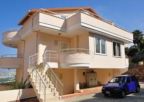 بسعر مخفض - دوبلكس للبيع باطلالة بحرية خلابة في الانيا 