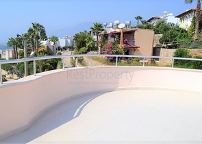 بسعر مخفض - دوبلكس للبيع باطلالة بحرية خلابة في الانيا 