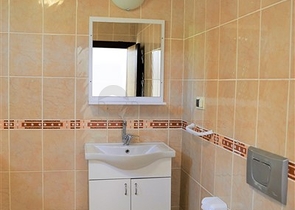 بسعر مخفض - دوبلكس للبيع باطلالة بحرية خلابة في الانيا 