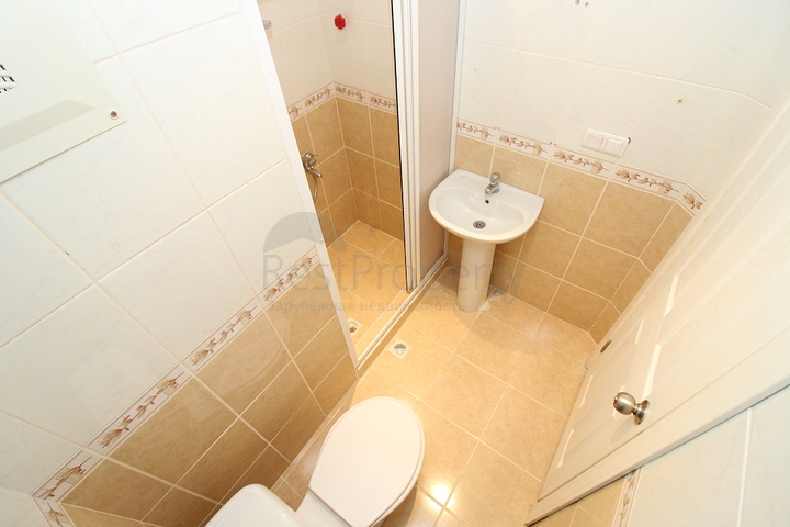 شقة بسعر مغرِ في الانيا / محمودلار