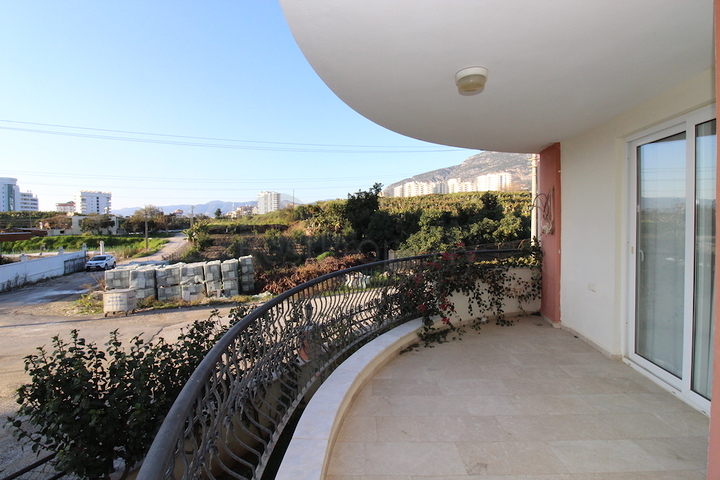 شقة بسعر مغرِ في الانيا / محمودلار