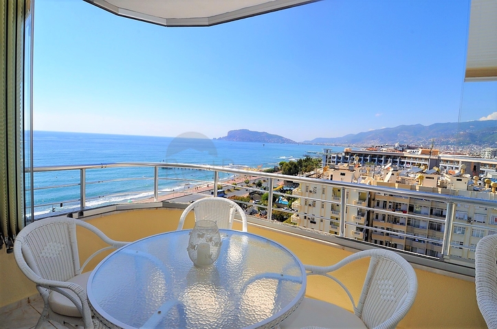 شقة غرفتين وصالة على البحر مباشرةً في الانيا 