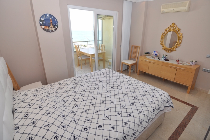 شقة غرفتين وصالة على البحر مباشرةً في الانيا 