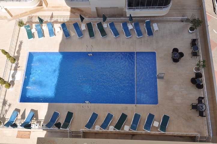 شقة غرفتين وصالة على البحر مباشرةً في الانيا 