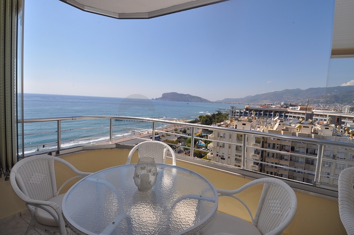 شقة غرفتين وصالة على البحر مباشرةً في الانيا 