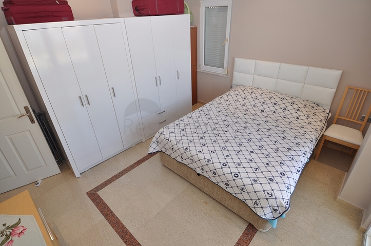 شقة غرفتين وصالة على البحر مباشرةً في الانيا 