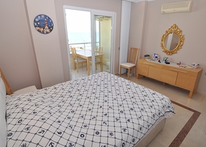 شقة غرفتين وصالة على البحر مباشرةً في الانيا 