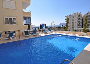 شقة غرفتين وصالة على البحر مباشرةً في الانيا 