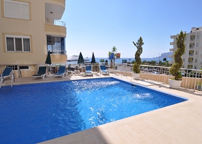 شقة غرفتين وصالة على البحر مباشرةً في الانيا 