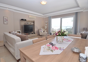 شقة غرفتين وصالة على البحر مباشرةً في الانيا 