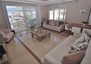 شقة غرفتين وصالة على البحر مباشرةً في الانيا 