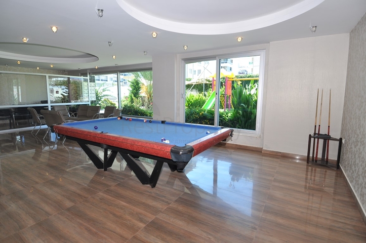 شقة واسعة بأربع غرف في كاستل/ الانيا 