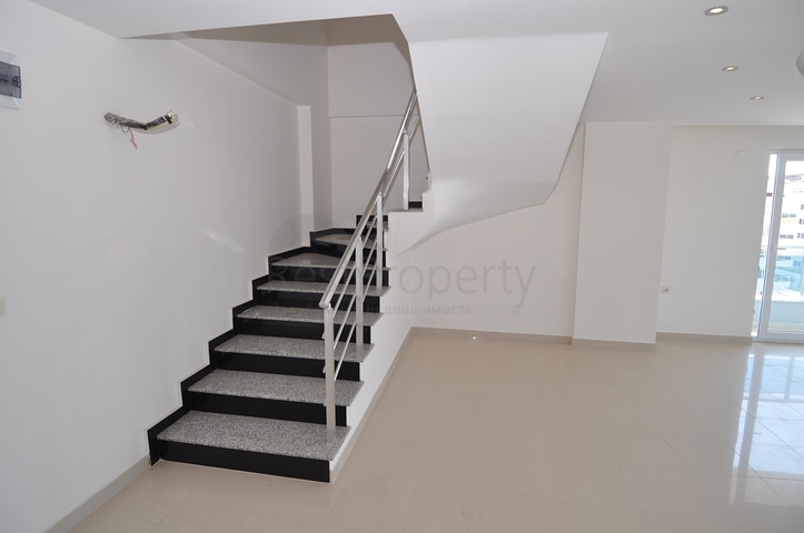 شقة واسعة بأربع غرف في كاستل/ الانيا 