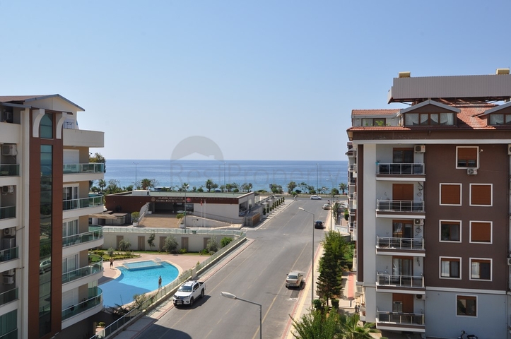 شقة واسعة بأربع غرف في كاستل/ الانيا 