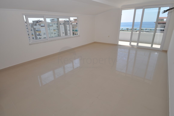 شقة واسعة بأربع غرف في كاستل/ الانيا 