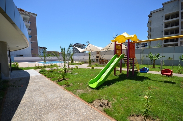 شقة واسعة بأربع غرف في كاستل/ الانيا 