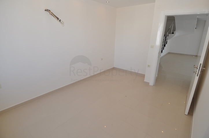 شقة واسعة بأربع غرف في كاستل/ الانيا 