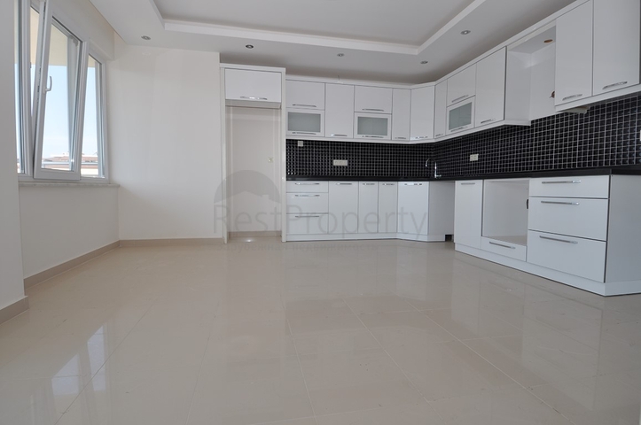 شقة واسعة بأربع غرف في كاستل/ الانيا 