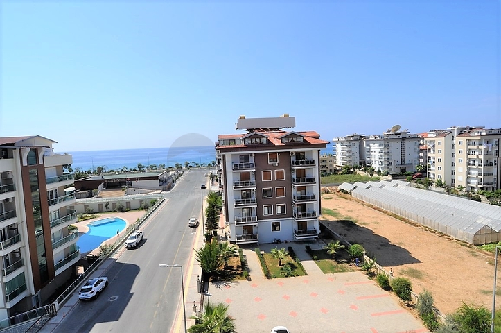 شقة واسعة بأربع غرف في كاستل/ الانيا 