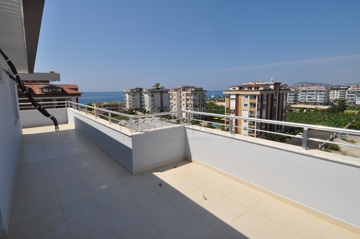 شقة واسعة بأربع غرف في كاستل/ الانيا 