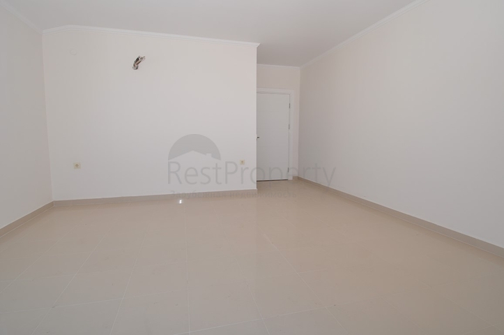 شقة واسعة بأربع غرف في كاستل/ الانيا 