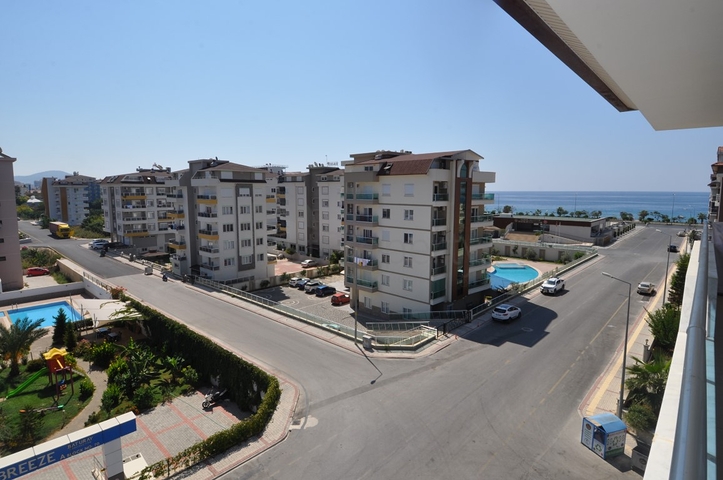 شقة واسعة بأربع غرف في كاستل/ الانيا 