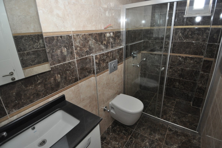 شقة واسعة بأربع غرف في كاستل/ الانيا 