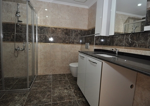 شقة واسعة بأربع غرف في كاستل/ الانيا 