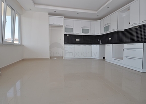 شقة واسعة بأربع غرف في كاستل/ الانيا 