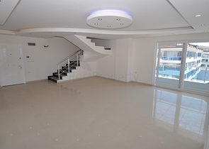 شقة واسعة بأربع غرف في كاستل/ الانيا 