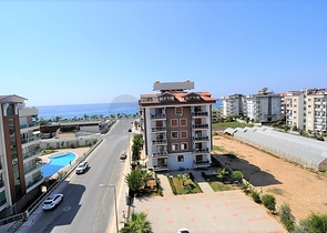 شقة واسعة بأربع غرف في كاستل/ الانيا 