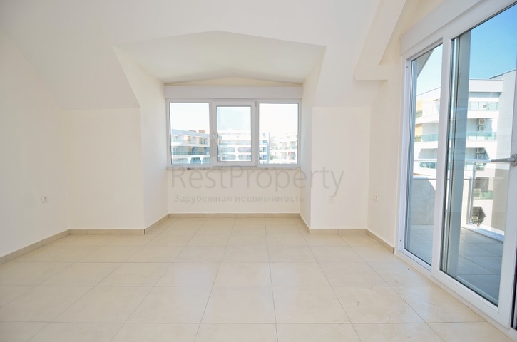 دوبلكس ثلاث غرف وصالة ضمن مجمع سكني حديث في افسلار / الانيا 