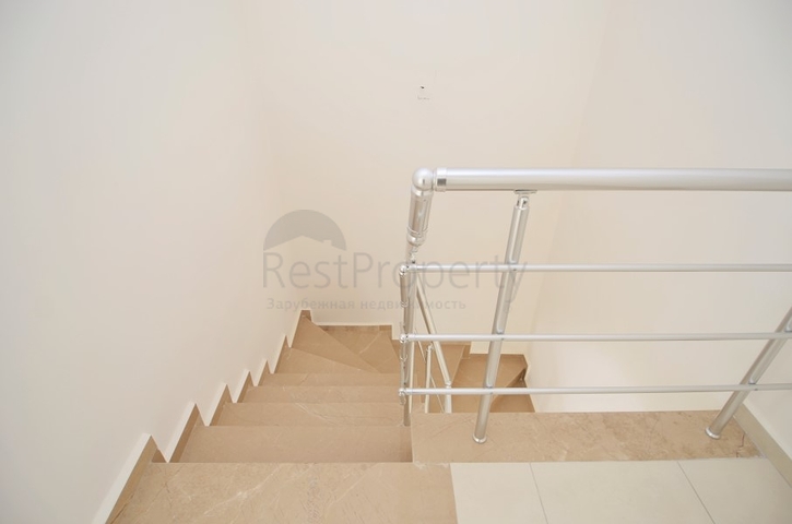 دوبلكس ثلاث غرف وصالة ضمن مجمع سكني حديث في افسلار / الانيا 