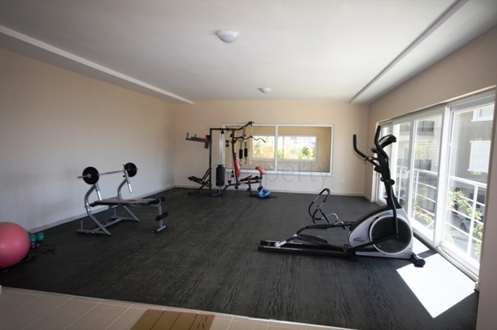 شقة واسعة بخمس غرف نوم في كاستل / الانيا 