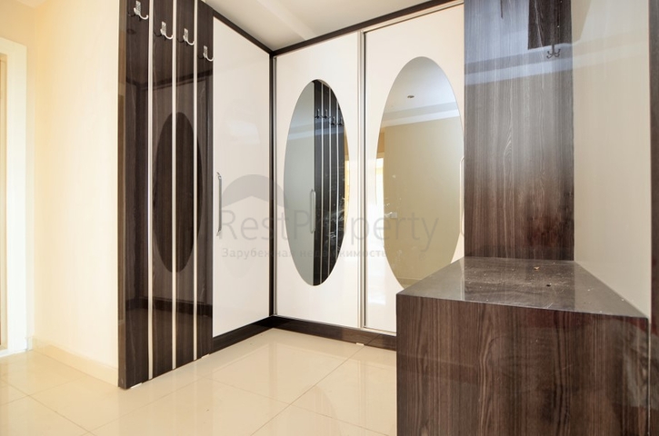 شقة واسعة بخمس غرف نوم في كاستل / الانيا 