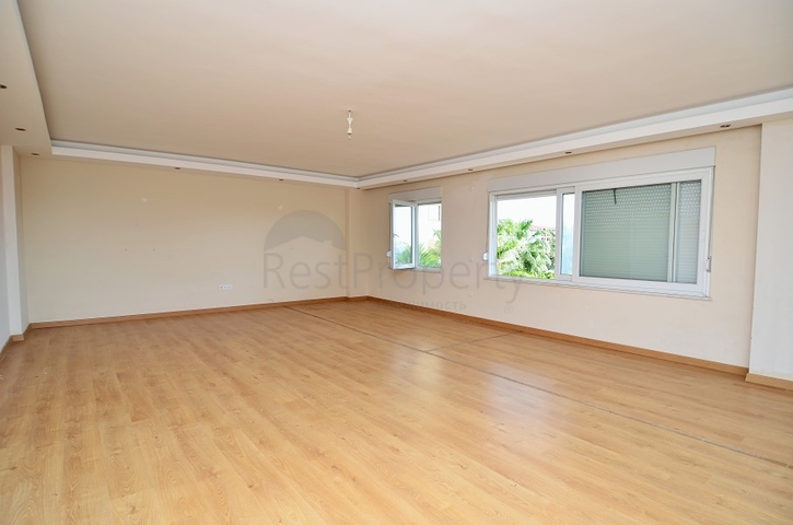 شقة واسعة بخمس غرف نوم في كاستل / الانيا 