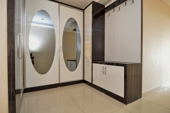 شقة واسعة بخمس غرف نوم في كاستل / الانيا 