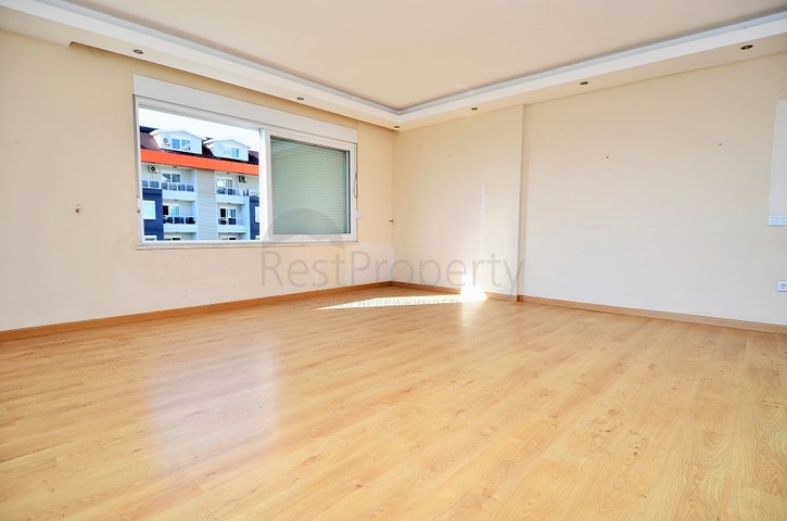 شقة واسعة بخمس غرف نوم في كاستل / الانيا 