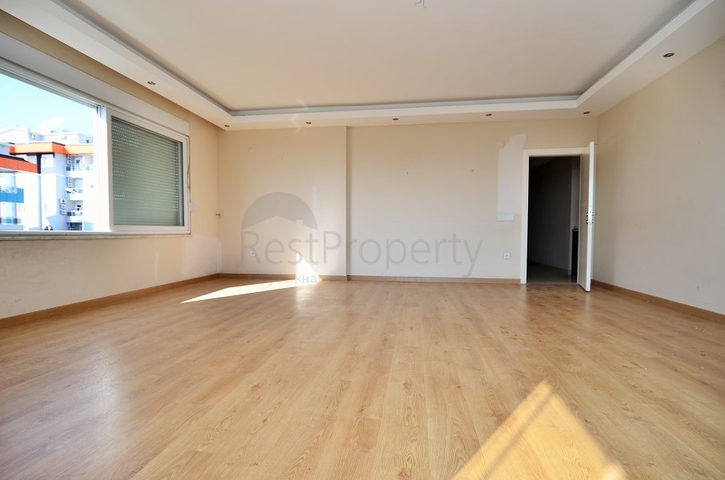 شقة واسعة بخمس غرف نوم في كاستل / الانيا 