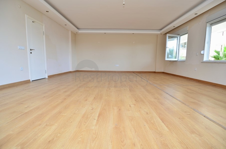 شقة واسعة بخمس غرف نوم في كاستل / الانيا 