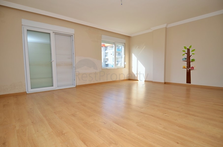 شقة واسعة بخمس غرف نوم في كاستل / الانيا 