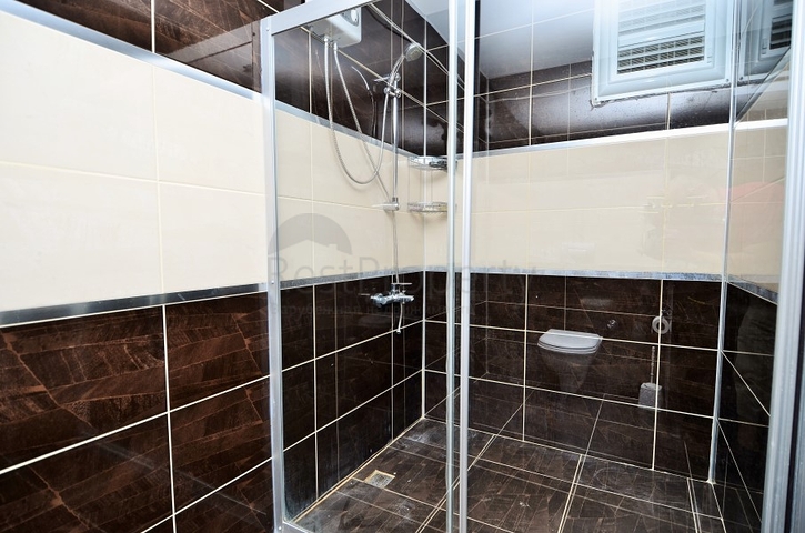 شقة واسعة بخمس غرف نوم في كاستل / الانيا 