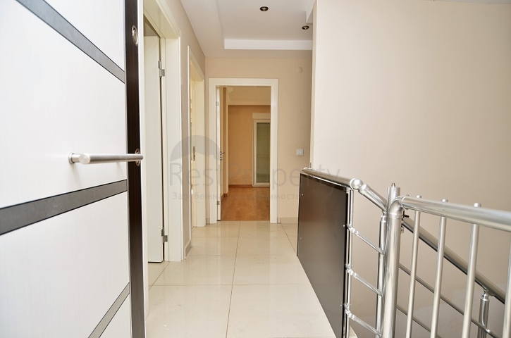 شقة واسعة بخمس غرف نوم في كاستل / الانيا 