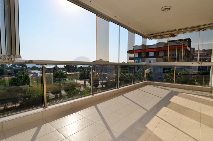 شقة واسعة بخمس غرف نوم في كاستل / الانيا 