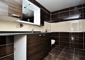 شقة واسعة بخمس غرف نوم في كاستل / الانيا 