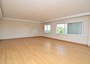 شقة واسعة بخمس غرف نوم في كاستل / الانيا 