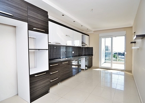 شقة واسعة بخمس غرف نوم في كاستل / الانيا 