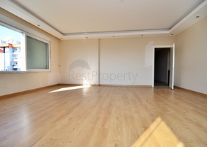 شقة واسعة بخمس غرف نوم في كاستل / الانيا 