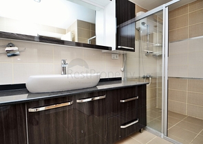 شقة واسعة بخمس غرف نوم في كاستل / الانيا 