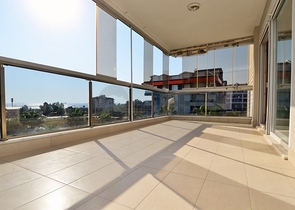 شقة واسعة بخمس غرف نوم في كاستل / الانيا 